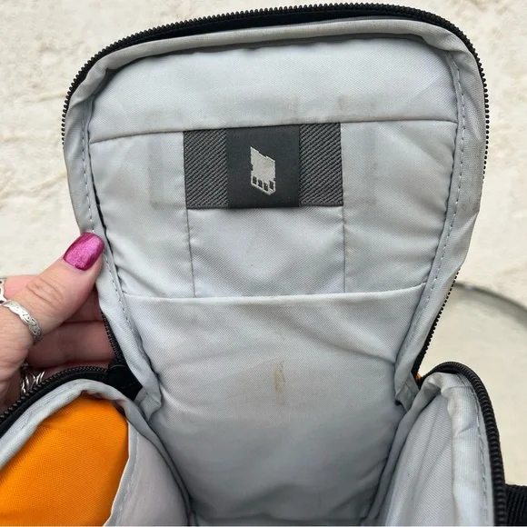 Lowepro Adventura TLZ 30 III Black Top Loading Camera Bag - Picture 7 of 12